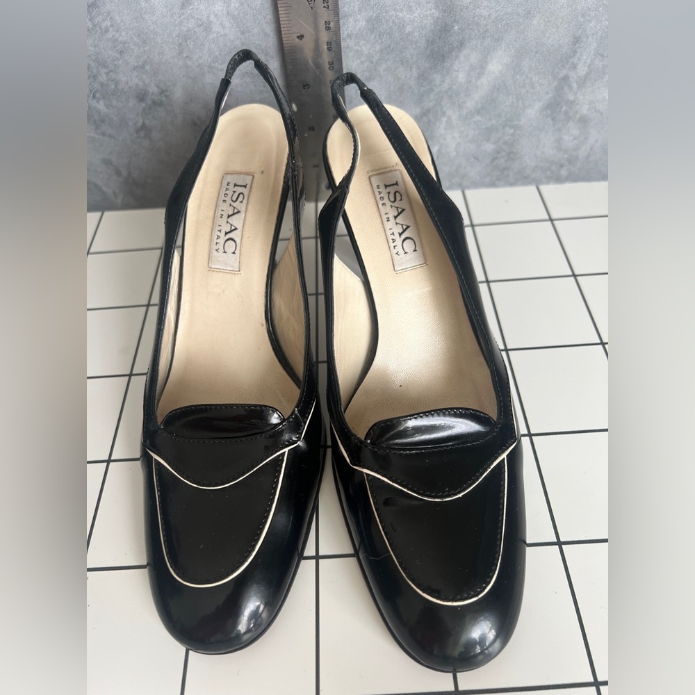 Issac Mizrahi Vintage Black Patent Mid Heel in 7.5 NWOT